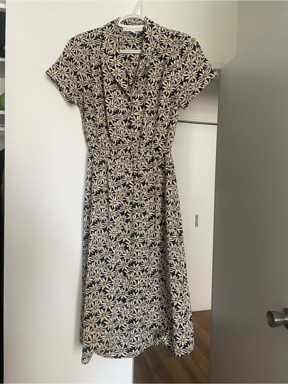 Floral Daisy Midi Dress in Black and White